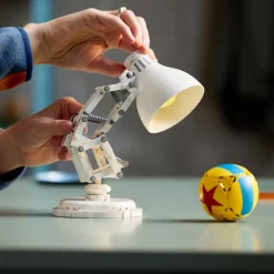 Discount Disney Store LEGO Ideas ǀ Disney Pixar Luxo Jr. 21357