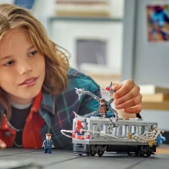 Disney Store LEGO Marvel La scène du train de Spider-Man et Docteur Octopus 76321