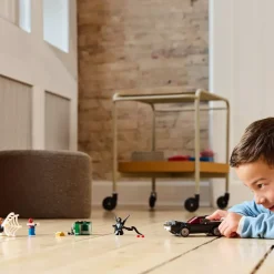 Sale Disney Store LEGO Marvel Spider-Man contre le bolide de Venom 76309