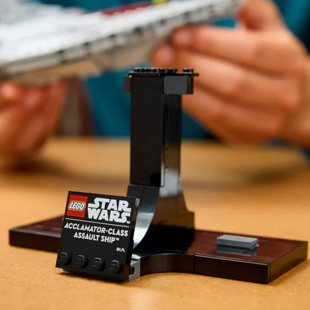 Discount Disney Store LEGO Star Wars Le transport d’assaut de classe Acclamator 75404