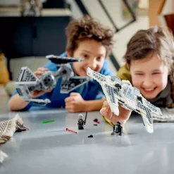 New Disney Store LEGO Star Wars 75348 Le chasseur Fang mandalorien contre le TIE Interceptor